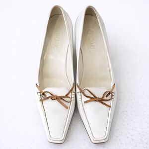 Tod’s Vintage White Leather Pointed Toe Kitten Heels Size 8 😍